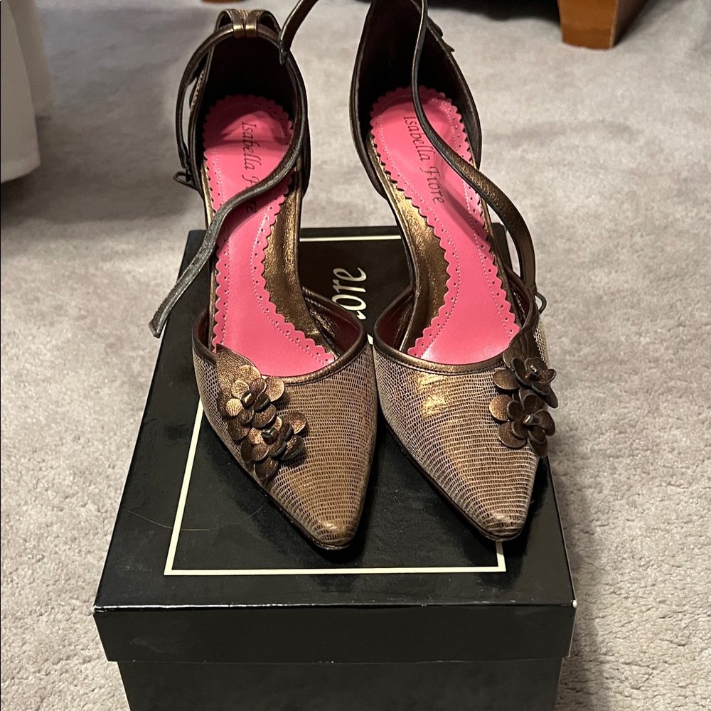 Isabella Fiore Brown Heels with Floral Accents